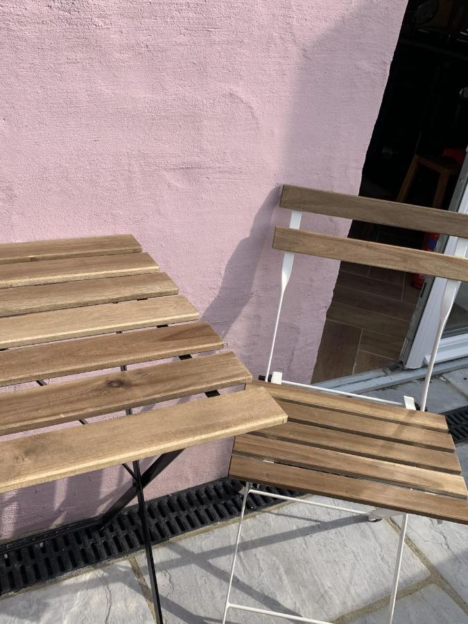Min-Y-Fford Sleeps 6 Plus Pet Newport  Exteriör bild