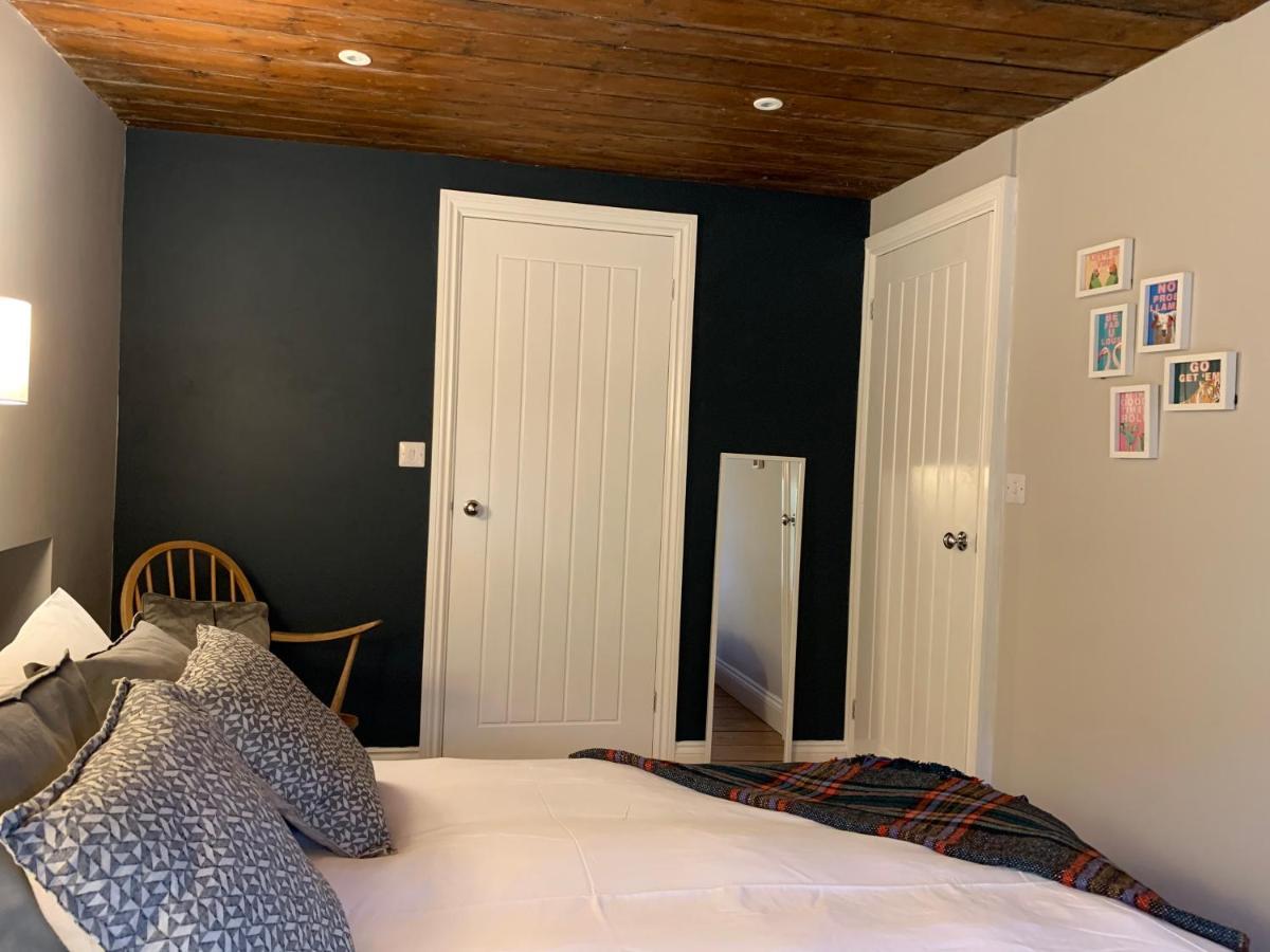 Min-Y-Fford Sleeps 6 Plus Pet Newport  Exteriör bild