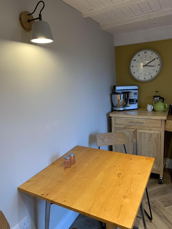 Min-Y-Fford Sleeps 6 Plus Pet Newport  Exteriör bild