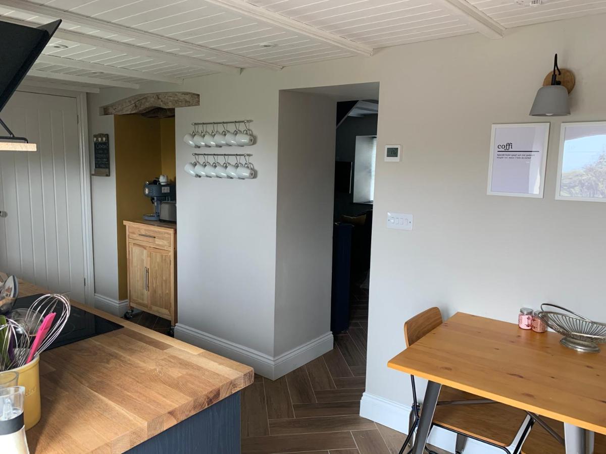 Min-Y-Fford Sleeps 6 Plus Pet Newport  Exteriör bild