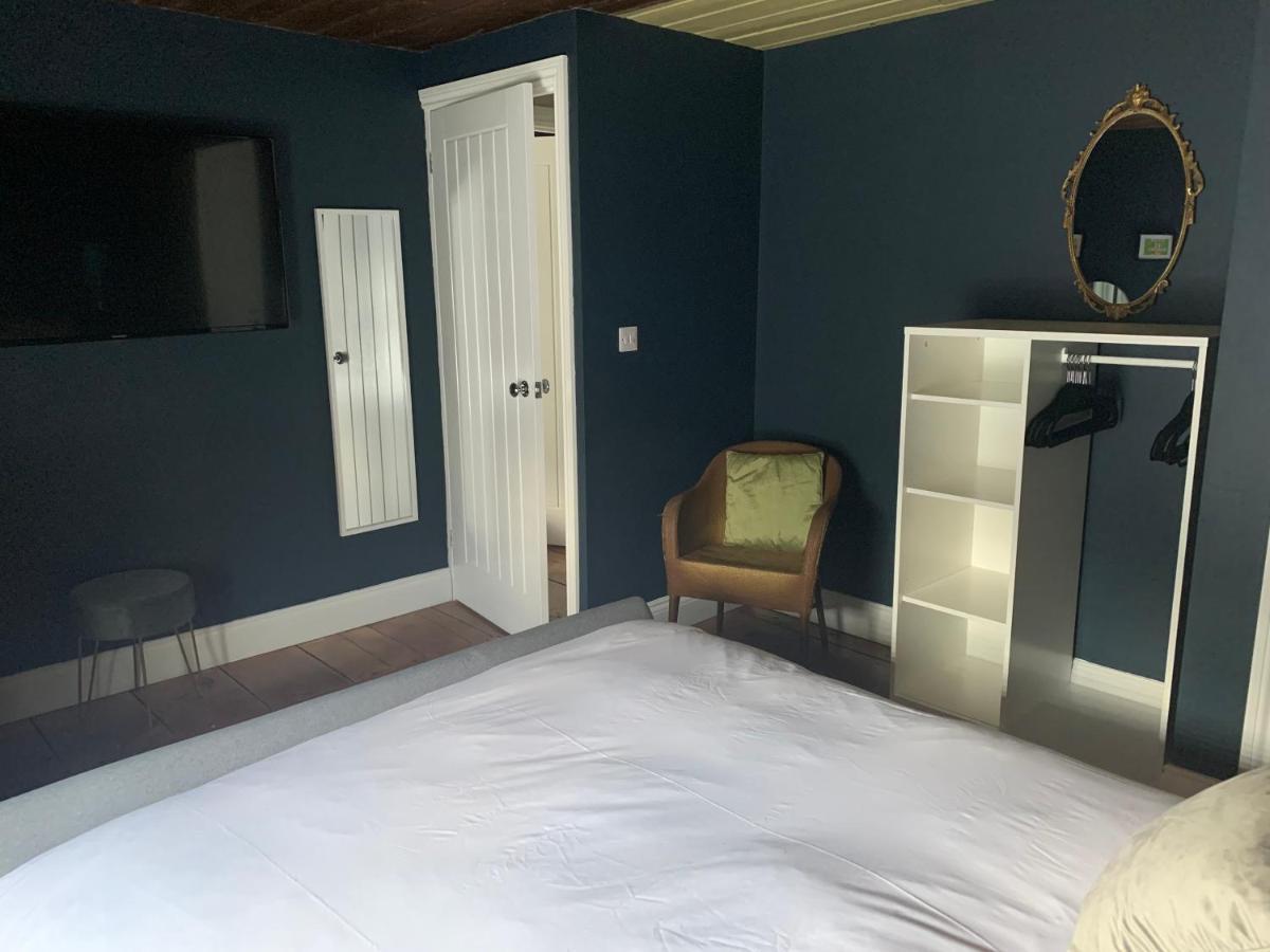 Min-Y-Fford Sleeps 6 Plus Pet Newport  Exteriör bild
