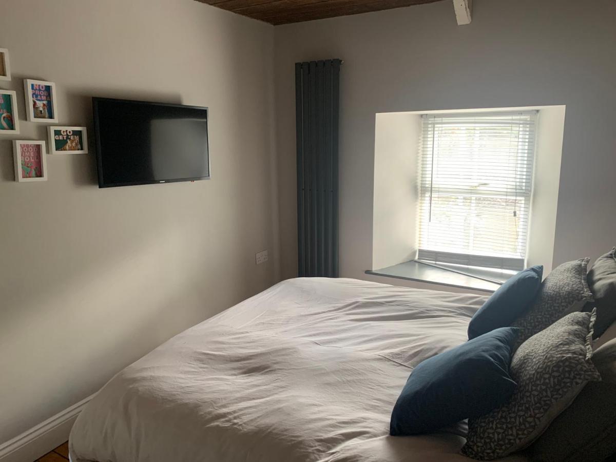 Min-Y-Fford Sleeps 6 Plus Pet Newport  Exteriör bild