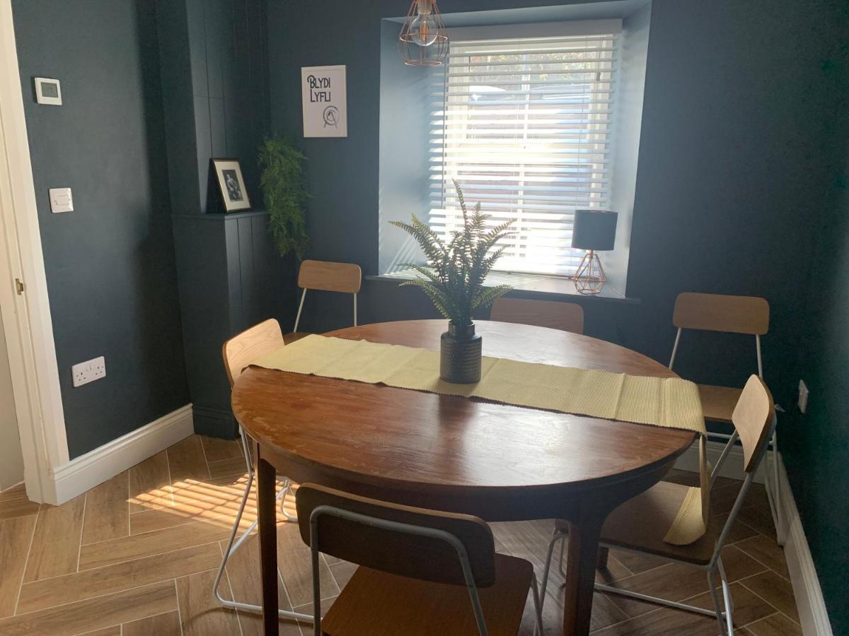 Min-Y-Fford Sleeps 6 Plus Pet Newport  Exteriör bild